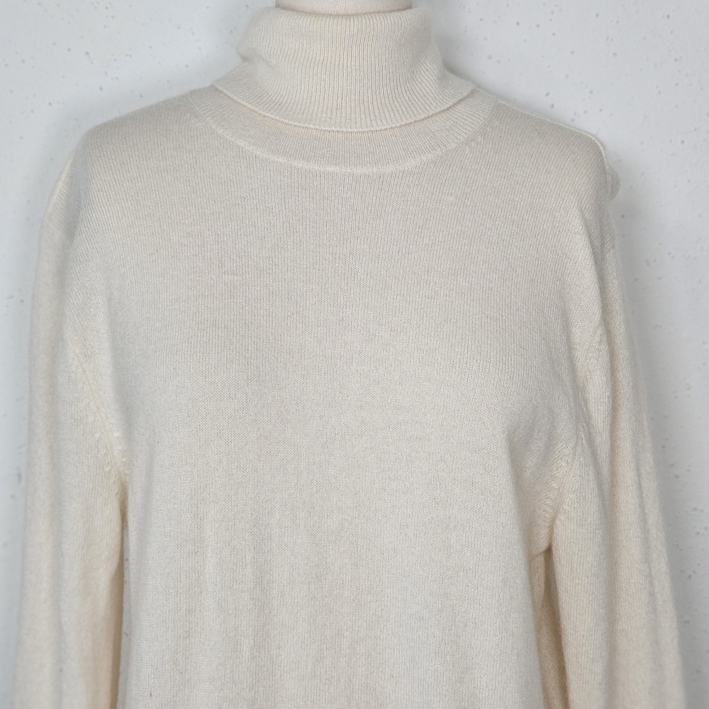 Neiman Marcus Cashmere Ivory Turtleneck Sweater Relaxed Fit L - Picture 4 of 10